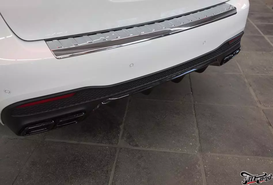 Mercedes GLS. Окрас хромированных элементов кузова в черный глянец (антихром).